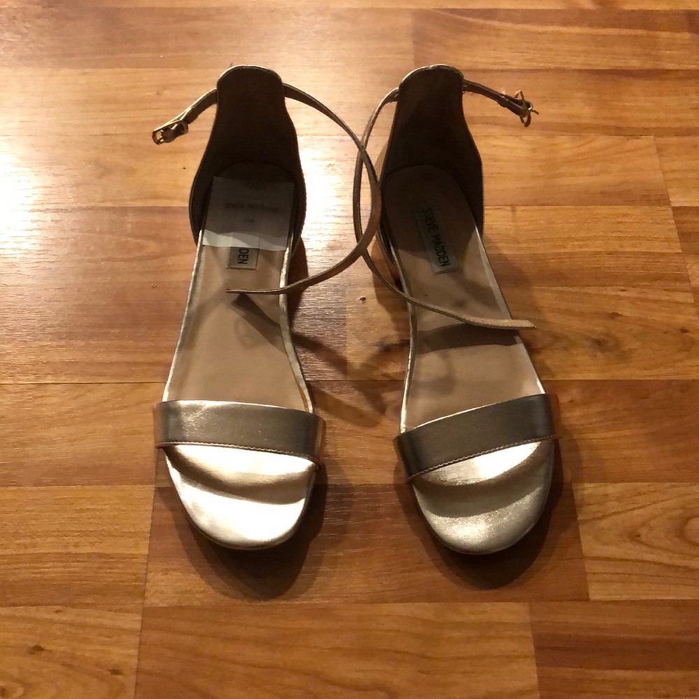 Steve Madden gold sandal flats, 8.5